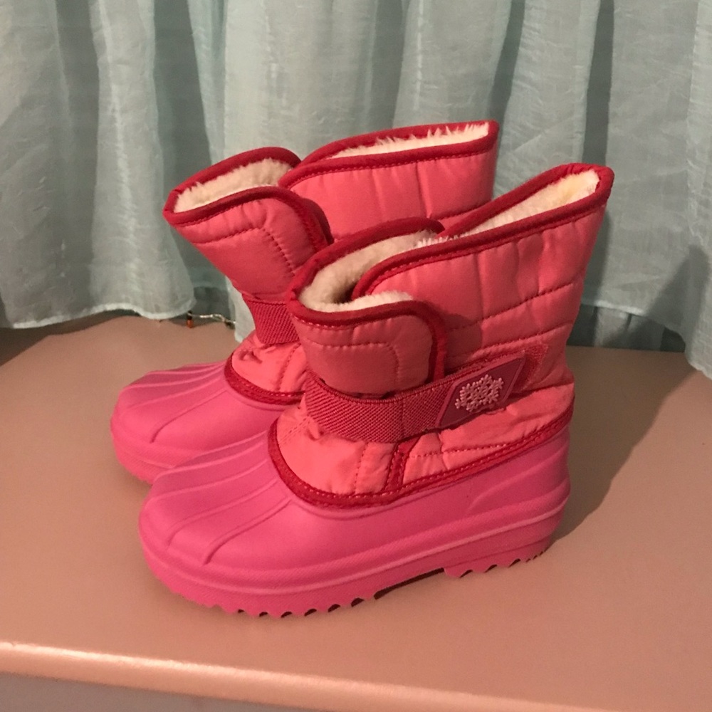 Brand new never worn childrens place  pink Snowboots size 10